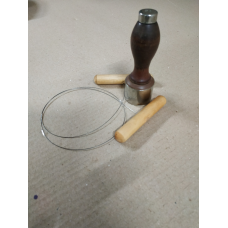 Маслоділитель, ніж-струна в комплекті.